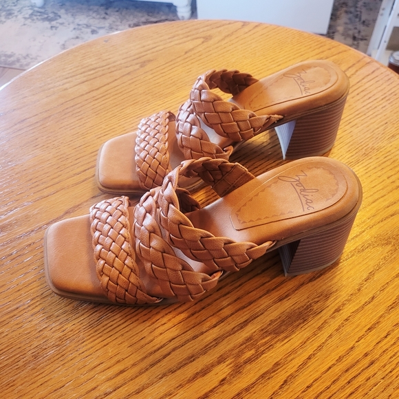 Stylish Braided Sandals in Tan - Picture 3 of 5
